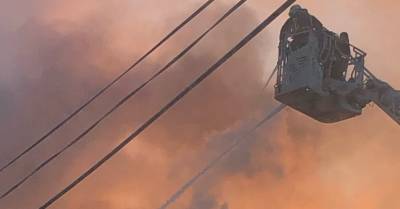 ФОТО из соседнего дома: Как тушили трагический пожар в центре Риги