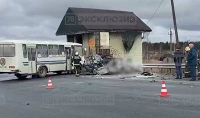 Видео: женщина и трое мужчин погибли в ДТП под Бокситогорском