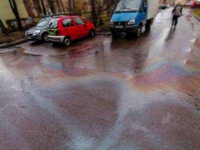 На улице Седова ликвидировали пролив нефтепродуктов