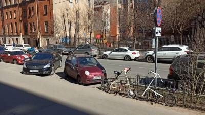 Названы самые популярные ошибки водителей в России при парковке