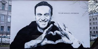 В Санкт-Петербурге коммунальные службы оперативно закрасили граффити с Алексеем Навальным 28.04.21 - ФОТО - ТЕЛЕГРАФ