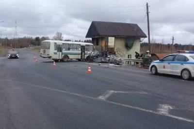 Стали известны причины смертельного столкновения автомобиля с автобусом в Ленобласти
