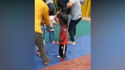 Мужчина с ножом атаковал воспитанников детского сада в Китае