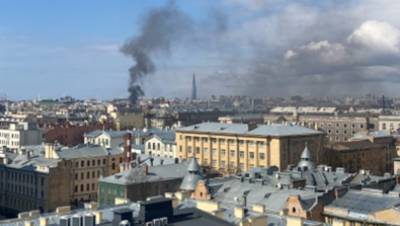 Женщина пострадала в сильном пожаре в центре Петербурга