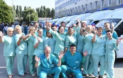 Игорь Артамонов поздравил врачей скорой помощи с профессиональным праздником