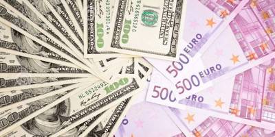 Биржа: доллар и евро упали на торгах 28 апреля