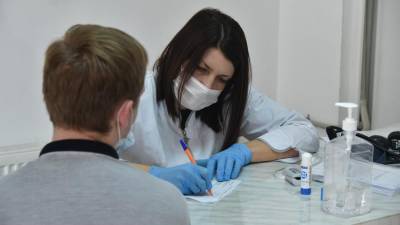 Эпидемиолог опроверг данные о начале третьей волны коронавируса в России