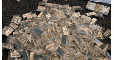 СБУ изъяла 800 кг серебра в банковских слитках у "отмывателей" денег