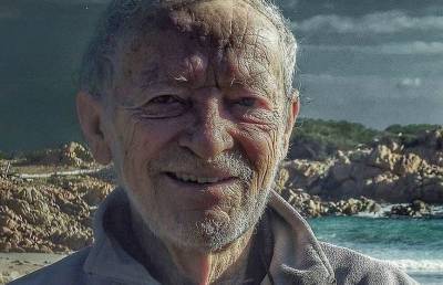 81-летнего итальянца прогнали с необитаемого острова. Он прожил там более 30 лет