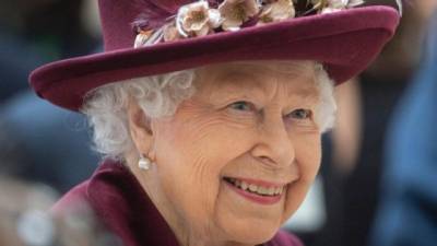 Королева Єлизавета ІІ вперше за довгий час з’явилася на людях із посмішкою на обличчі (ФОТО)