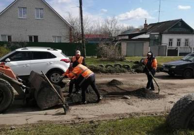 В Ульяновске ремонтируют дороги и грейдируют подъездные пути к СНТ