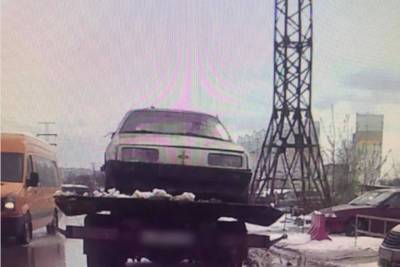 Туляк увез из чужого гаража на эвакуаторе «Форд» 1985-го года выпуска