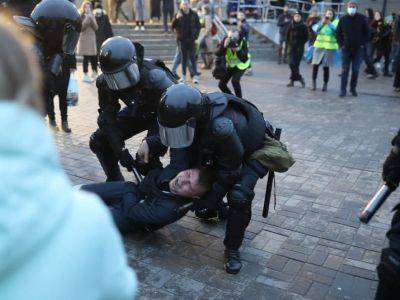 Полиция Петербурга уверена в правомерности применения электрошокеров против протестующих