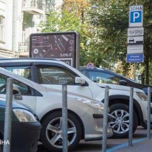 Парковки в Киеве вновь станут платными