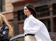 Кендалл Дженнер показывает, как стильно носить белый total-look весной 2021
