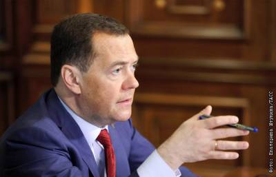 Медведев снова назвал Навального политическим проходимцем