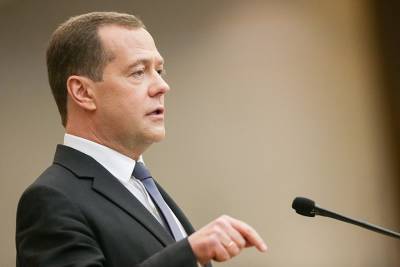 Медведев назвал «высосанными из пальца» обвинения Чехии против России
