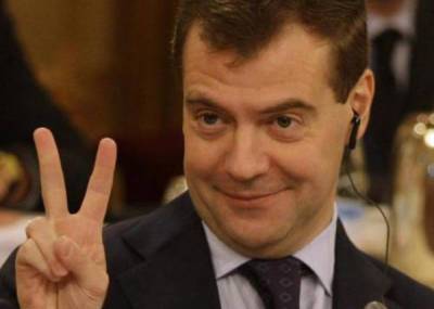 Медведев назвал Навального "политическим проходимцем", а иностранные интернет-компании – "отвязными"