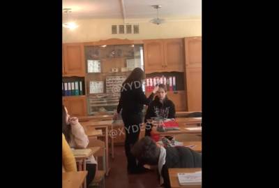 Полиция и мэрия Одессы подтвердили, что восьмиклассник брызнул в лицо педагога из газового баллончика