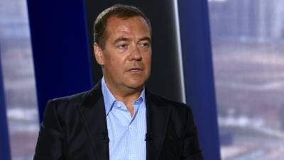 Медведев назвал Навального "политическим проходимцем"
