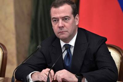 «Нужно разгружать»: Медведев заявил, что чиновников стоит перевезти из Москвы
