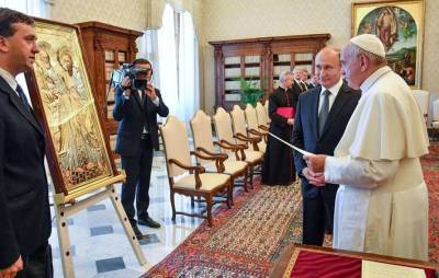 Зеленский предложил Папу Римского в посредники для переговоров с Путиным