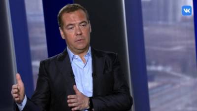 Медведев считает, что Москву "нужно разгружать" от чиновников