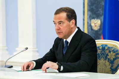 Медведев заявил, что децентрализация власти в России не завершилась