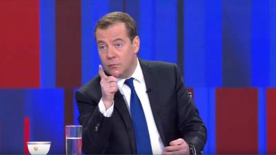 Медведев назвал виновных в порче отношений России и Чехии