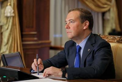 Медведев заявил, что Россия будет исходить из своих интересов в развитии отношений с США