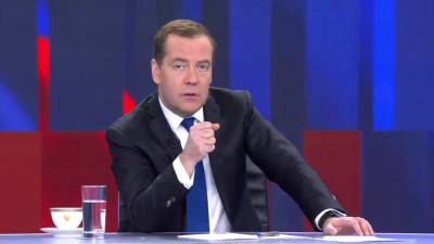 Медведев оценил вероятность перехода на четырехдневную рабочую неделю в России