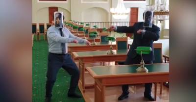 Питерская библиотека рассказала о драке читателей роликом с отсылками к Mortal Combat