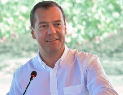 Медведев не отрицает переход на четырёхдневную рабочую неделю