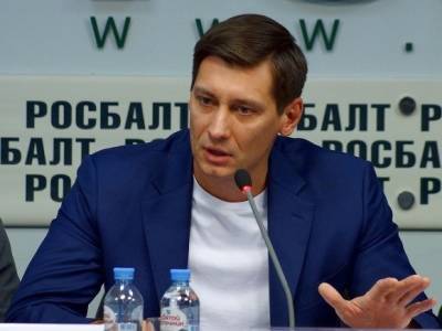 Дмитрий Гудков сообщил о визите полиции к нему домой