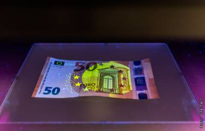 Число фальшивых иностранных банкнот в РФ выросло в разы в I квартале