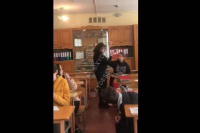 Забрала скорая: в Одессе школьник распылил в лицо учительнице перцовый газ