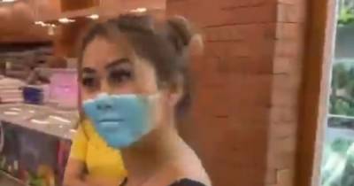 Россиянку хотят депортировать с Бали за рисунок в виде маски на лице (видео)