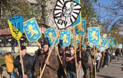 В Киеве проходит марш сторонников дивизии Галичина