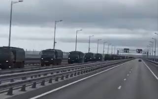По Крымскому мосту прошла большая колонна военной техники