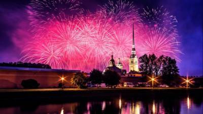 Вход на набережные Петербурга во время салюта на День Победы будет свободным