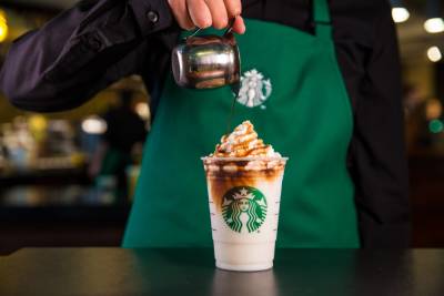 Акции Starbucks упали почти на 2%: одновременно квартальная прибыль выросла
