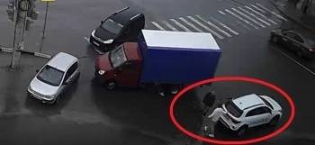 В Вологде едва не подрались водитель и пассажир из автомобилей, попавших в ДТП на улице Горького