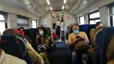Впервые после эпидемии: ограничения для пассажиров поездов сняты, но ваучеры остались