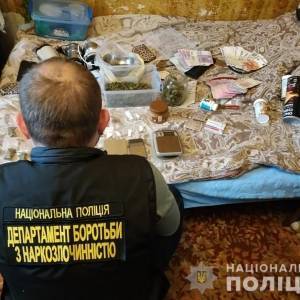 В квартире запорожанки изъяли наркотиков на сумму более 80 тыс. гривен. Фото