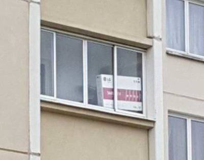 Жителя Минска задержали за красно-белую коробку от телевизора на балконе