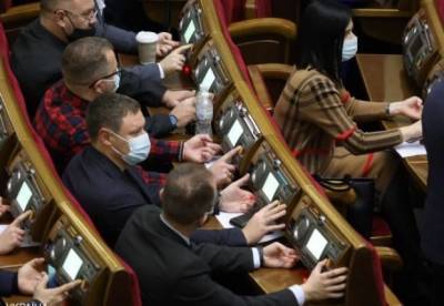 "Суд в смартфоне": Рада одобрила закон Зеленского за основу