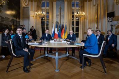 Париж отверг идеи Киева создать новую площадку для переговоров по Донбассу