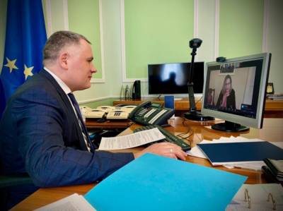 В Офисе Президента обсудили милитаризацию Крыма с советницей главы Словении