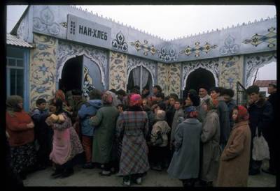 В Туркменистане запрещены очереди в магазинах