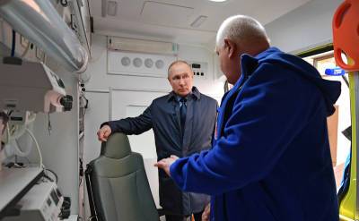 "Вас ждут, как ангелов": Путин поздравил сотрудников скорой помощи с праздником